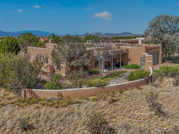85 Herrada Road, Santa Fe, NM 87508