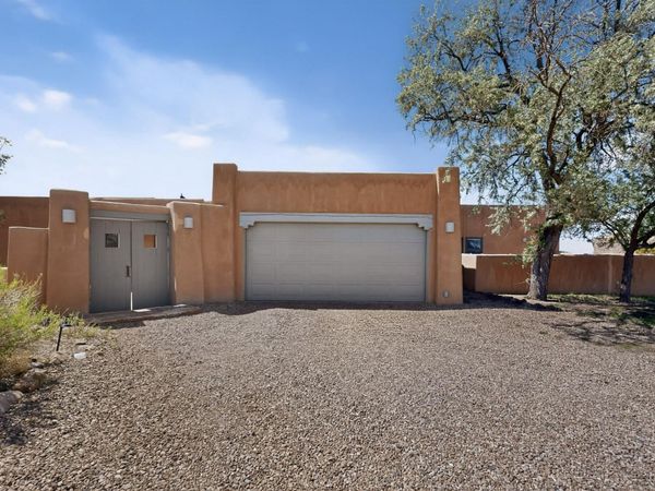 85 Herrada Road , Santa Fe, NM 87508
