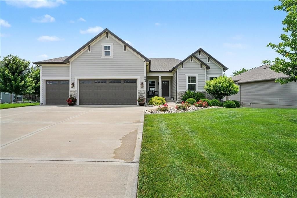 603 Rock Bridge Court, Smithville, MO 64089 Main Photo
