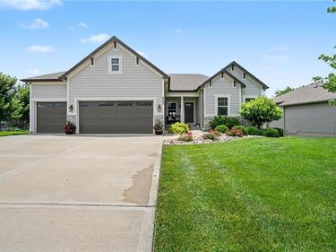 603 Rock Bridge Court, Smithville, MO 64089