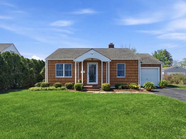 359 Fishel Avenue , Riverhead, NY 11901