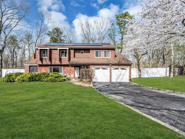 7 Hastings Drive , Ridge, NY 11961