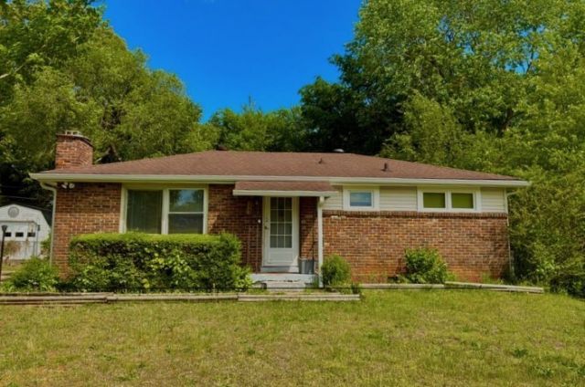 819 Country Club Dr, Clarksville, TN 37043 Main Photo