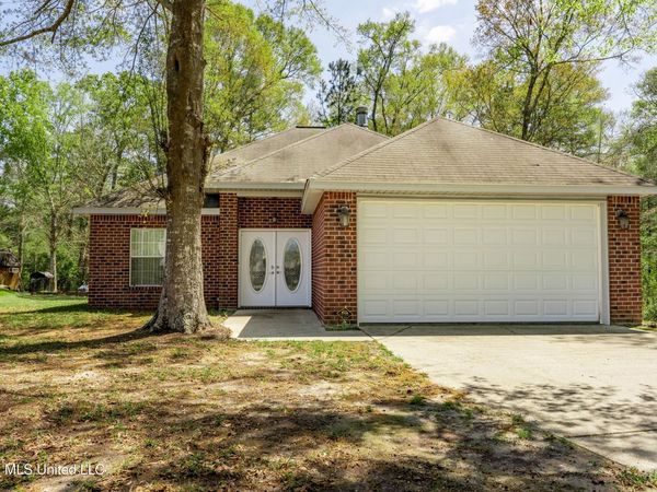 27 Maroon Drive, Picayune, MS 39466