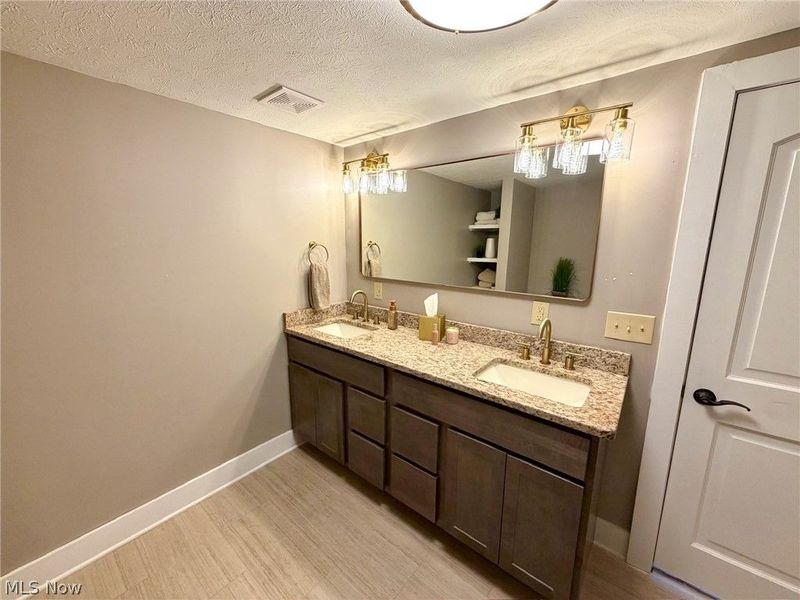 549 Perry Road, Tallmadge, OH 44278 Photo 12