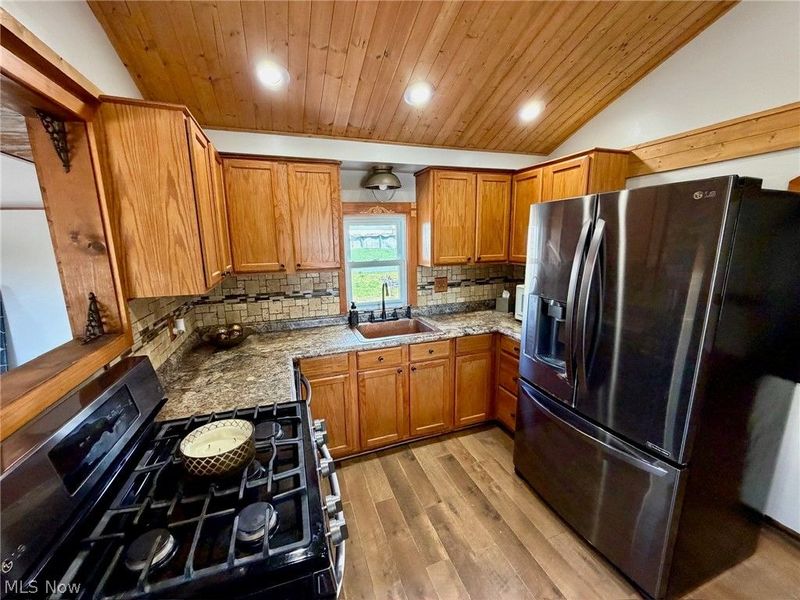 549 Perry Road, Tallmadge, OH 44278 Photo 6