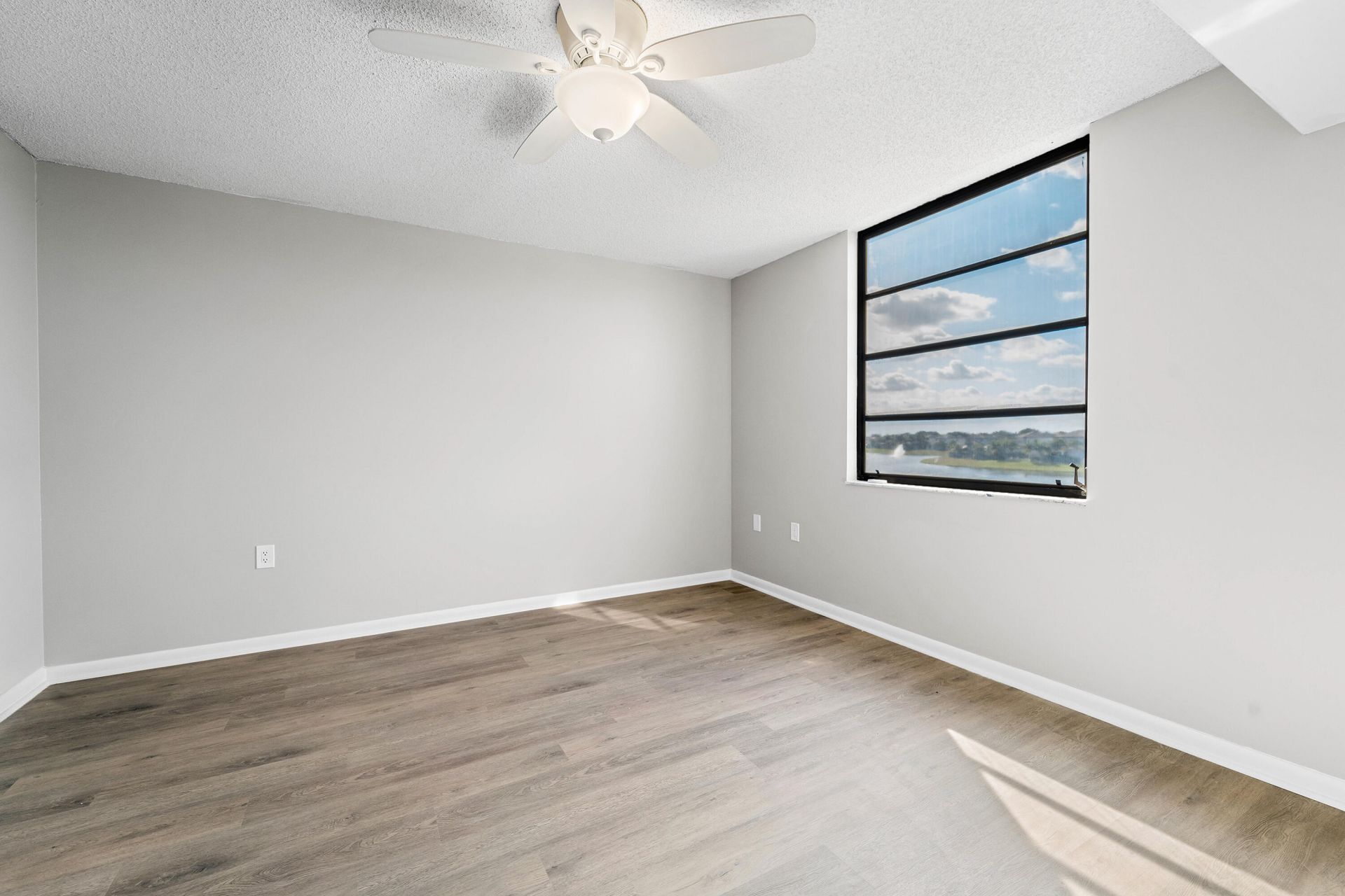 3636 Whitehall Drive, Unit 402, West Palm Beach, FL 33401 Photo