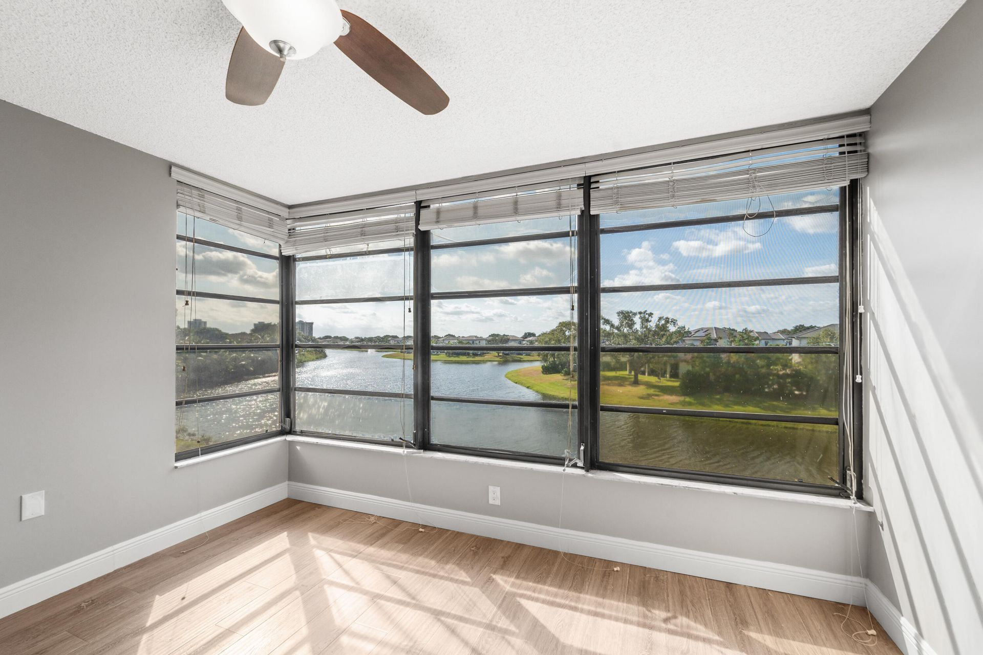 3636 Whitehall Drive, Unit 402, West Palm Beach, FL 33401 Photo