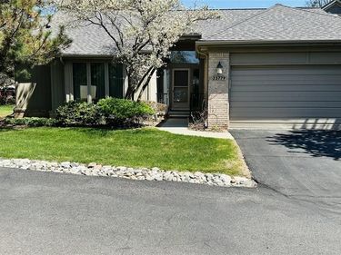 33779 VISTA Drive, Farmington Hills, MI 48331
