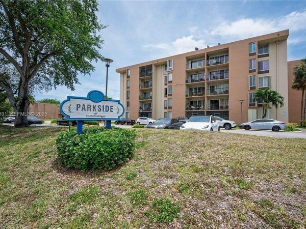9220 Fontainebleau Blvd, Unit 202, Miami, FL 33172