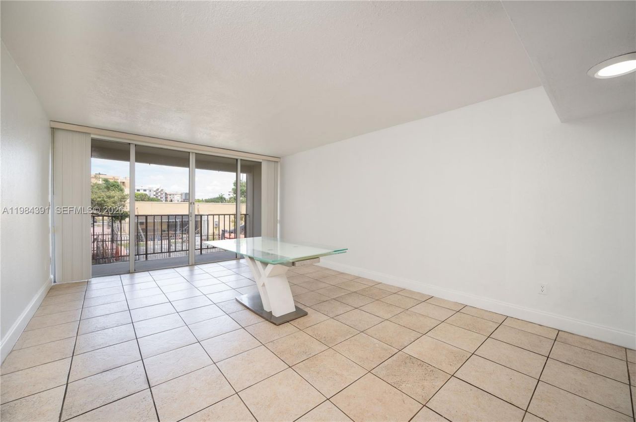 9220 Fontainebleau Blvd, Unit 202, Miami, FL 33172 Photo