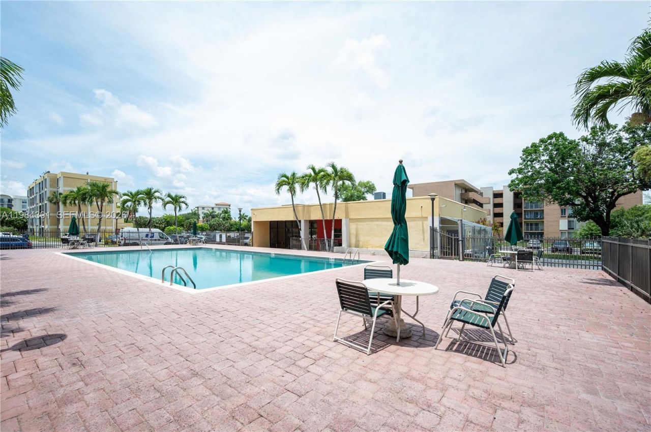 9220 Fontainebleau Blvd, Unit 202, Miami, FL 33172 Photo