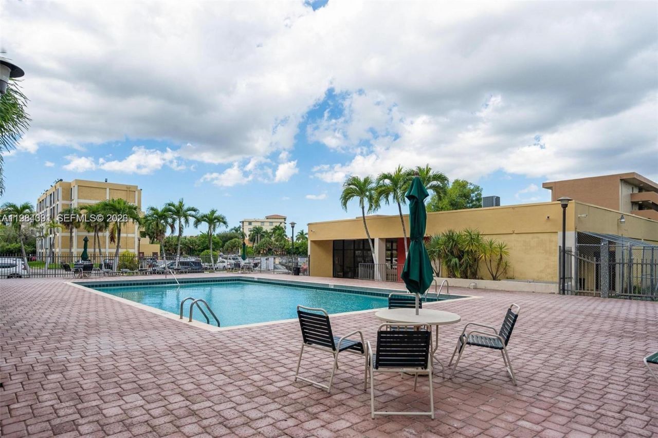 9220 Fontainebleau Blvd, Unit 202, Miami, FL 33172 Photo