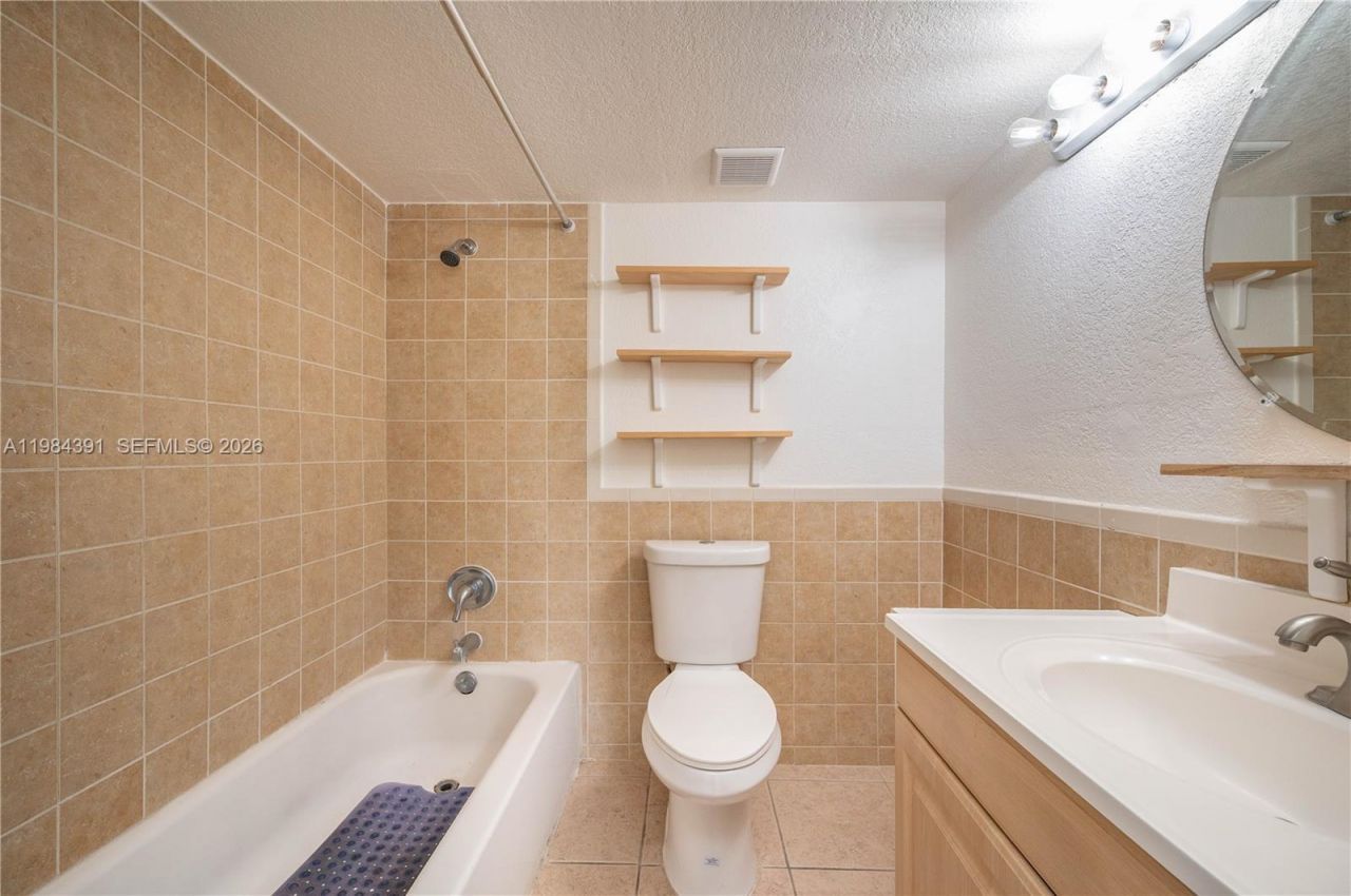 9220 Fontainebleau Blvd, Unit 202, Miami, FL 33172 Photo