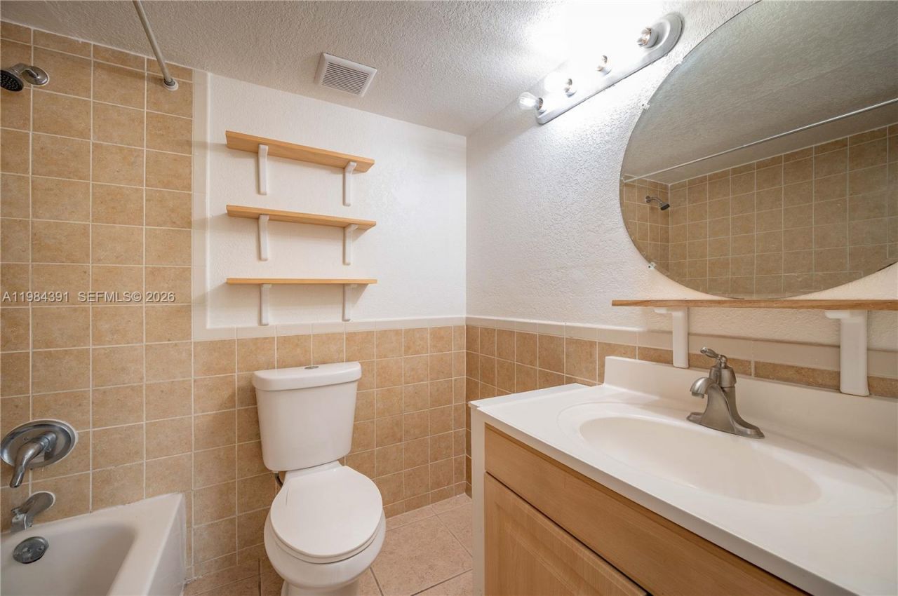 9220 Fontainebleau Blvd, Unit 202, Miami, FL 33172 Photo