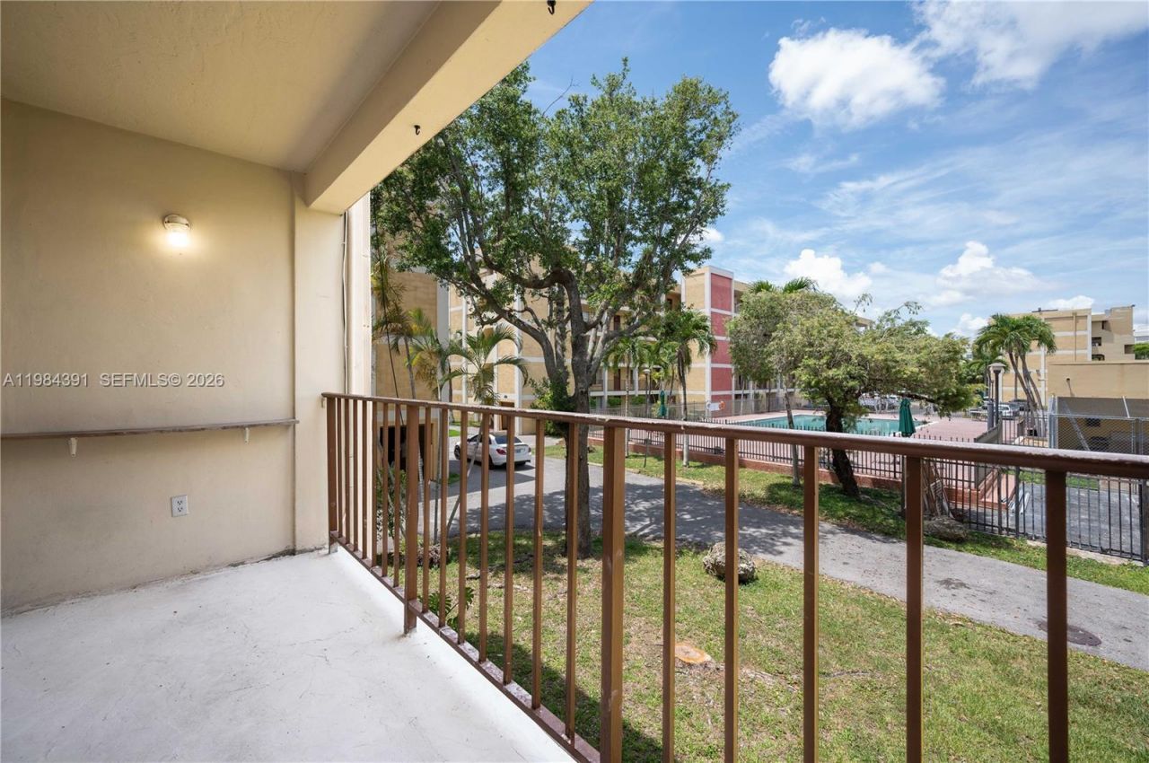 9220 Fontainebleau Blvd, Unit 202, Miami, FL 33172 Photo