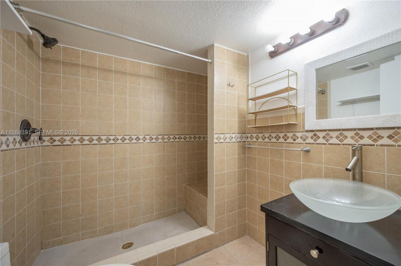 9220 Fontainebleau Blvd, Unit 202, Miami, FL 33172 Photo