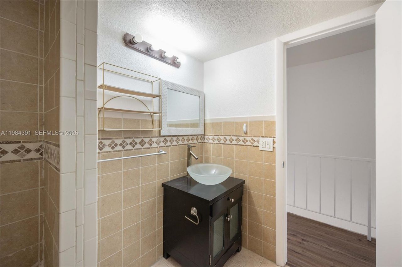 9220 Fontainebleau Blvd, Unit 202, Miami, FL 33172 Photo