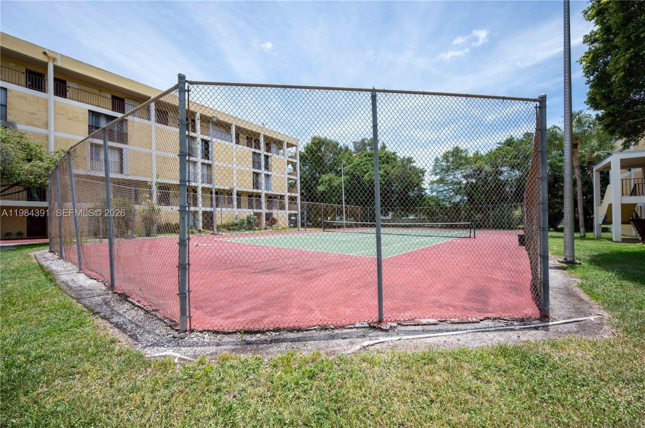 9220 Fontainebleau Blvd, Unit 202, Miami, FL 33172 Photo