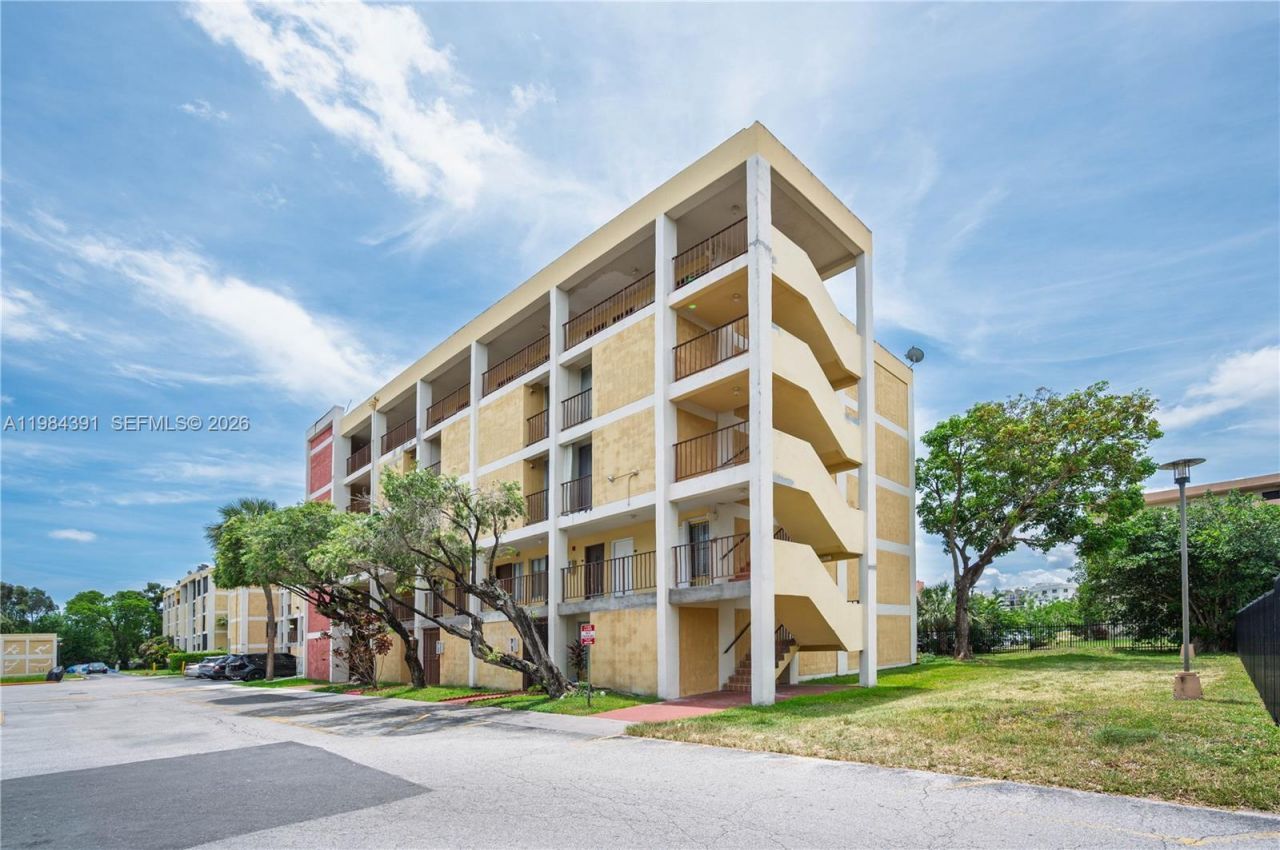 9220 Fontainebleau Blvd, Unit 202, Miami, FL 33172 Photo
