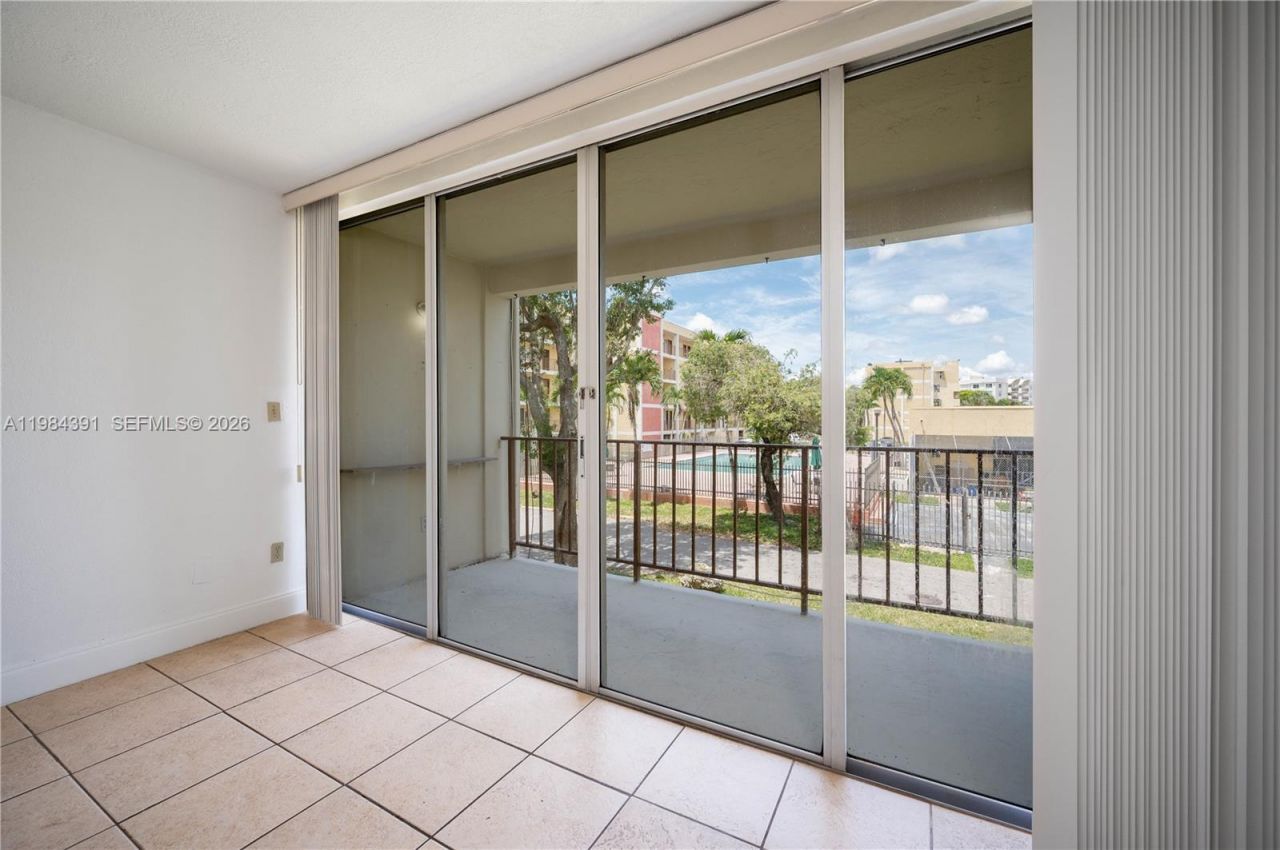9220 Fontainebleau Blvd, Unit 202, Miami, FL 33172 Photo