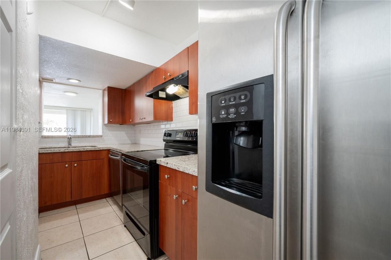 9220 Fontainebleau Blvd, Unit 202, Miami, FL 33172 Photo