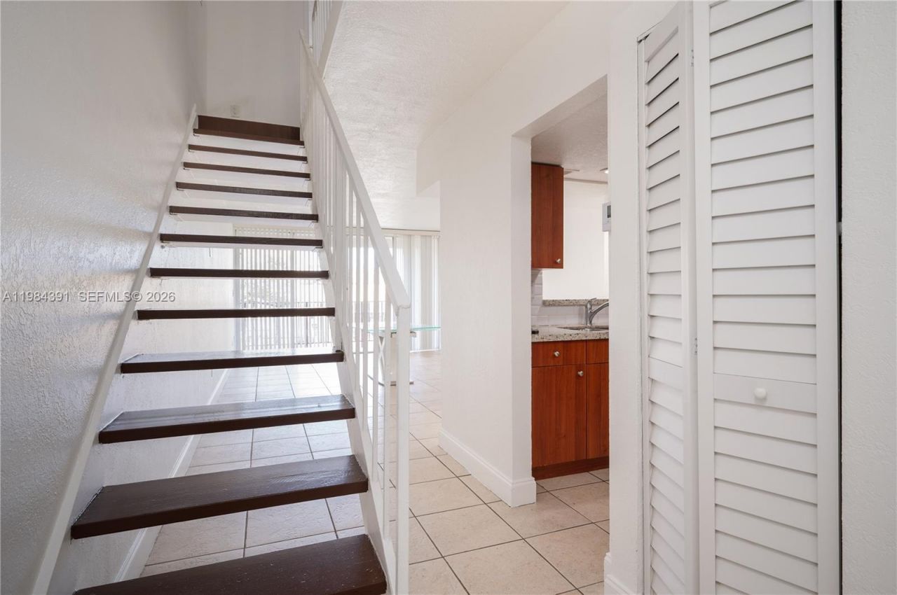 9220 Fontainebleau Blvd, Unit 202, Miami, FL 33172 Photo