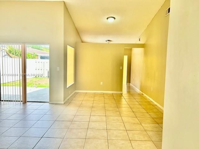 19922 NW 67th Pl, Hialeah, FL 33015 Photo