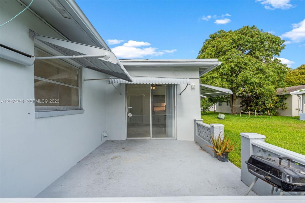 7505 NW 58th St, Tamarac, FL 33321 Photo