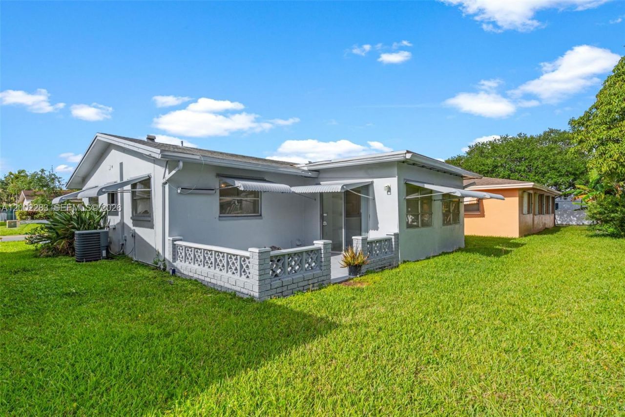 7505 NW 58th St, Tamarac, FL 33321 Photo