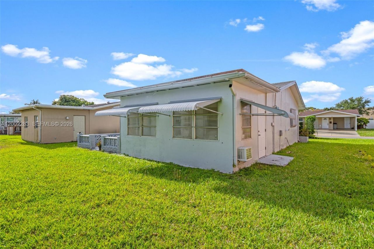7505 NW 58th St, Tamarac, FL 33321 Photo
