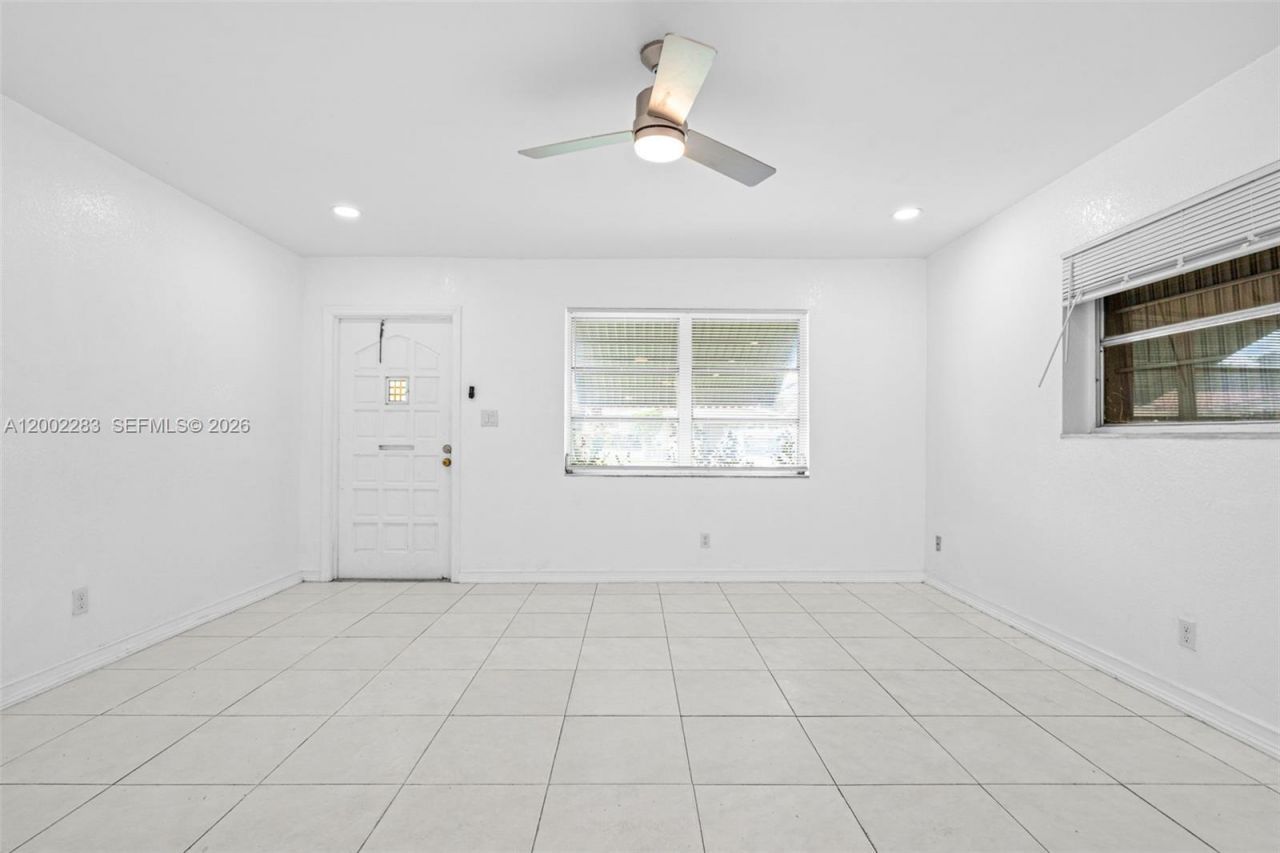 7505 NW 58th St, Tamarac, FL 33321 Photo