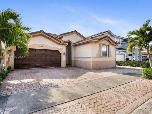 16368 SW 43rd Ter, Miami, FL 33185