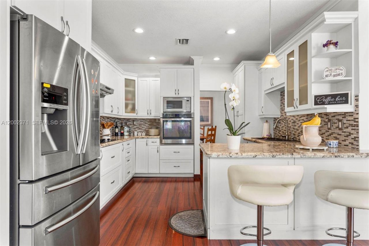 16368 SW 43rd Ter, Miami, FL 33185 Photo