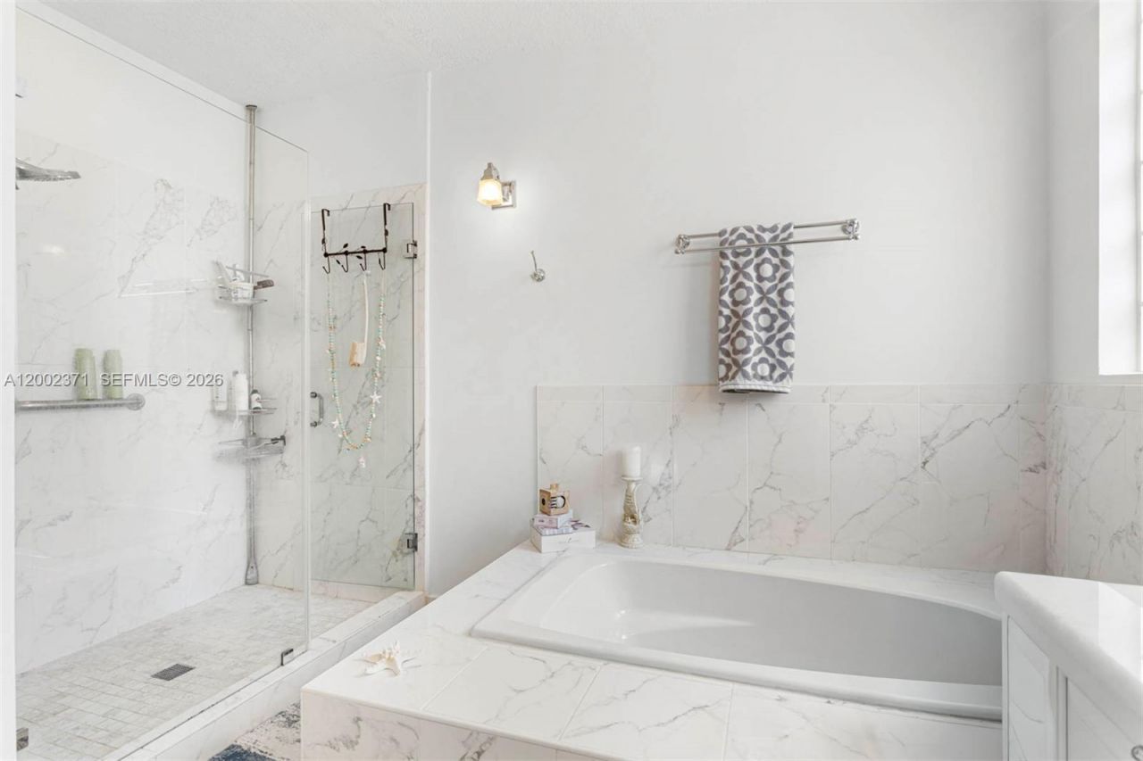 16368 SW 43rd Ter, Miami, FL 33185 Photo