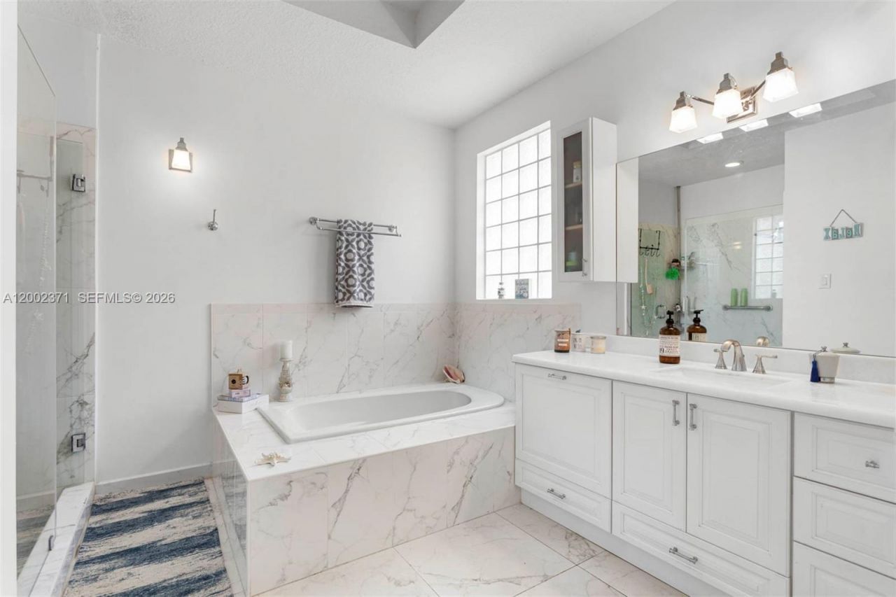 16368 SW 43rd Ter, Miami, FL 33185 Photo