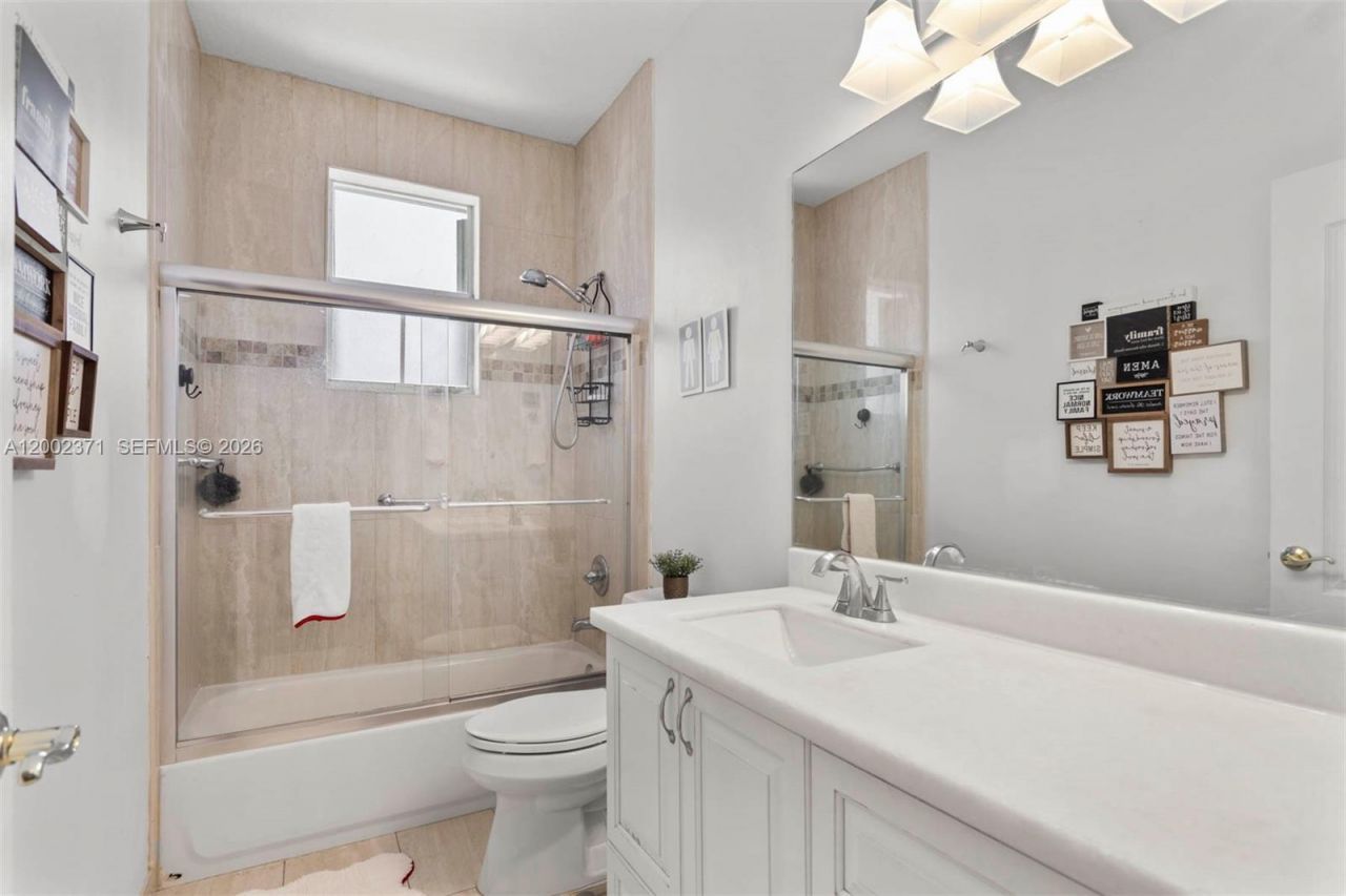 16368 SW 43rd Ter, Miami, FL 33185 Photo