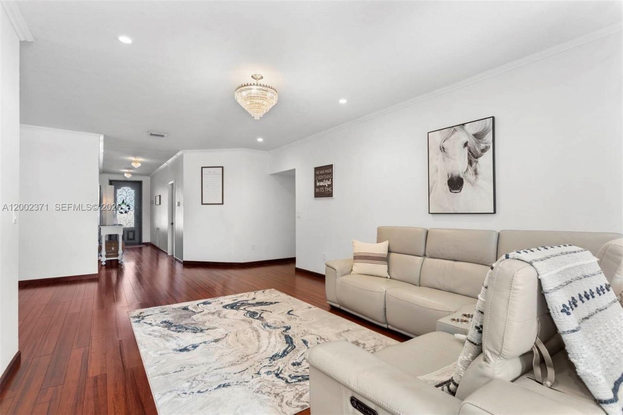 16368 SW 43rd Ter, Miami, FL 33185 Photo