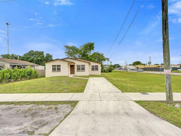 5532 SW 22nd St , West Park, FL 33023