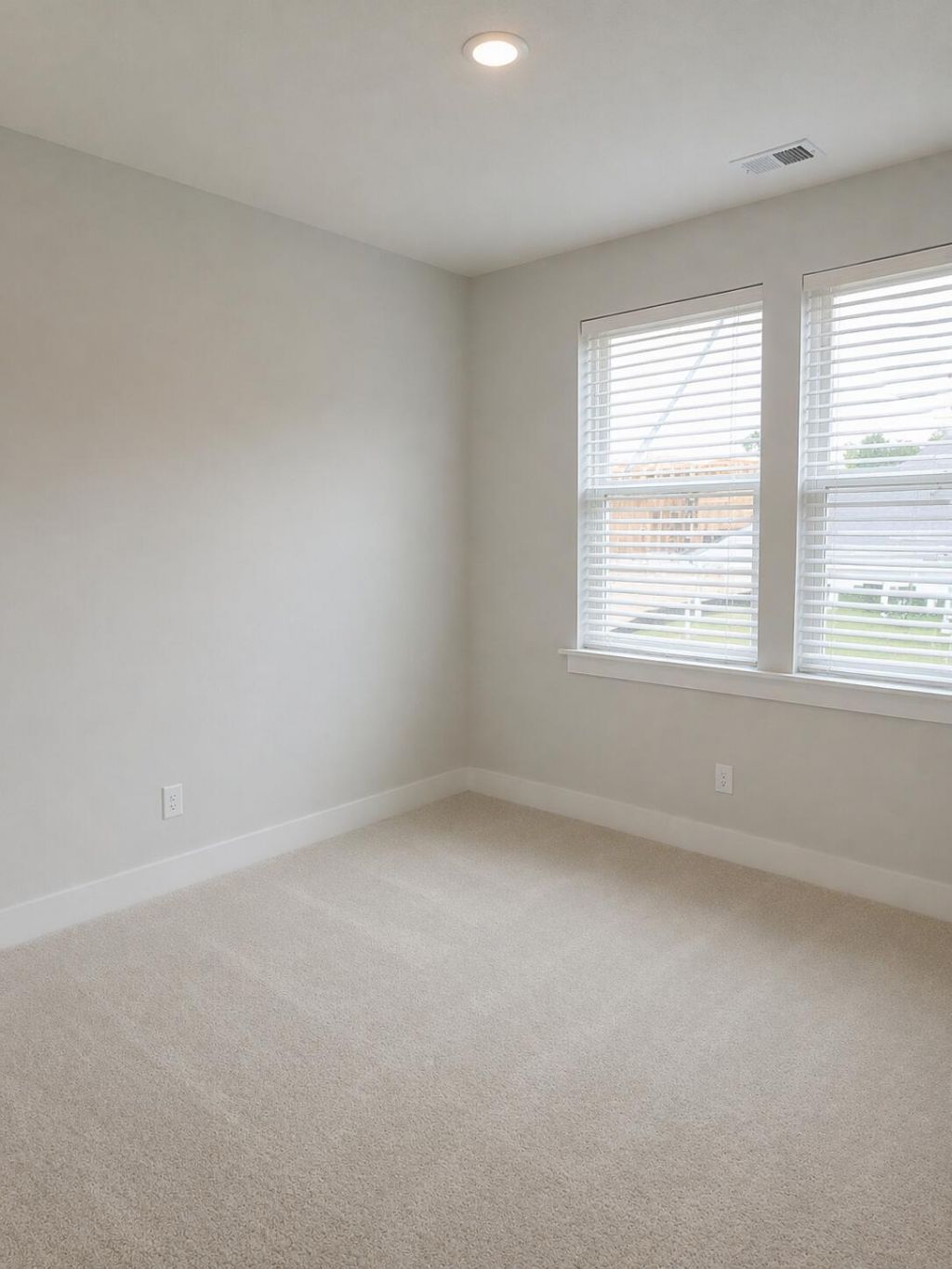 277 Denham Street Photo 16