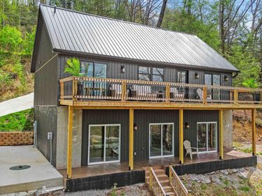 1265 Cliffs Edge Road, East Bernstadt, KY 40729