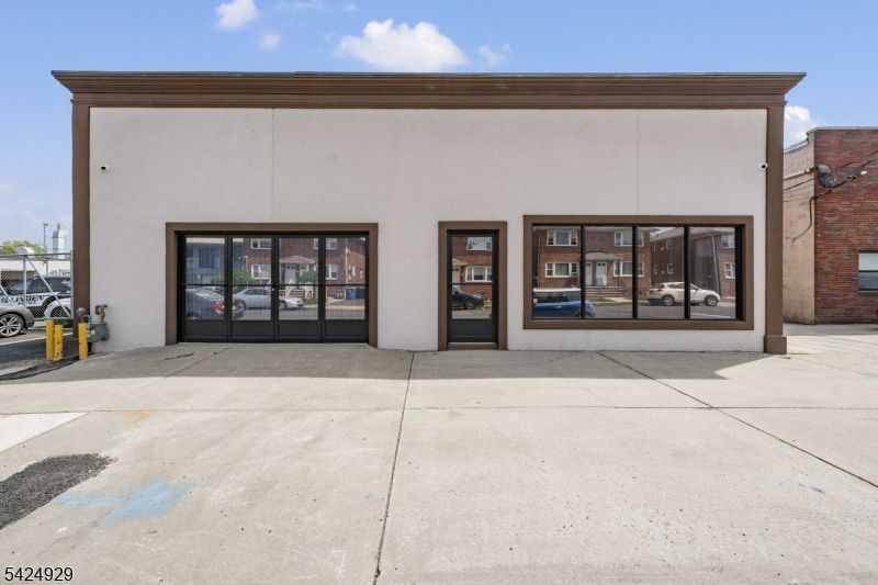 720 E Elizabeth Ave, Linden, NJ 07036 Main Photo