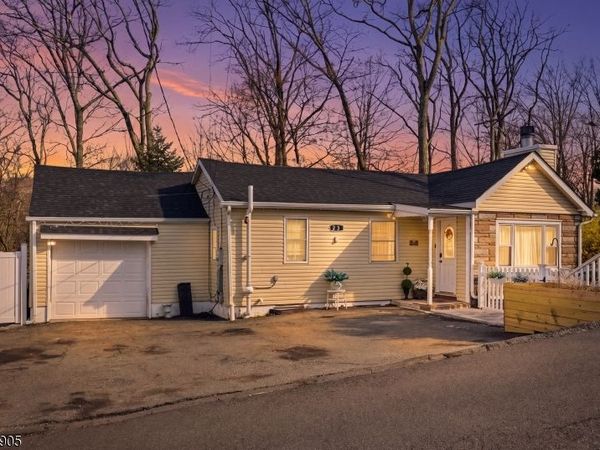 23 Roosevelt Trl, Hopatcong, NJ 07843