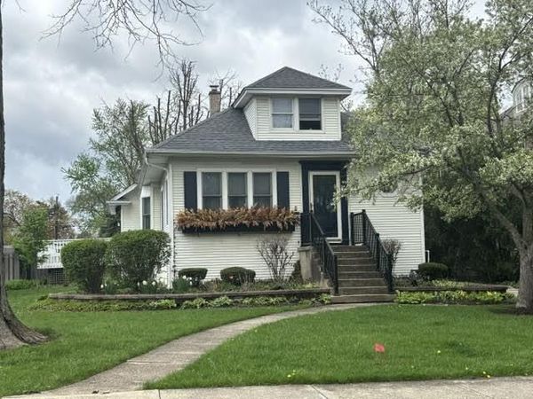 200 N Geneva Avenue, Elmhurst, IL 60126