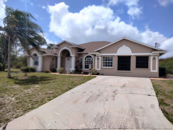 312 SW Buzby Court, Port St. Lucie, FL 34953