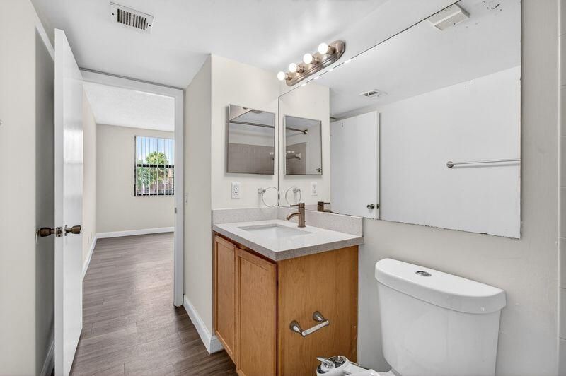 706 Executive Center Drive, Unit 25, West Palm Beach, FL 33401 Photo