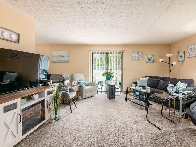 5885 Beechcroft Road , Unit 104, Columbus, OH 43229 Photo 2