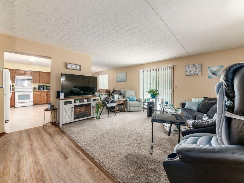 5885 Beechcroft Road , Unit 104, Columbus, OH 43229 Photo 3