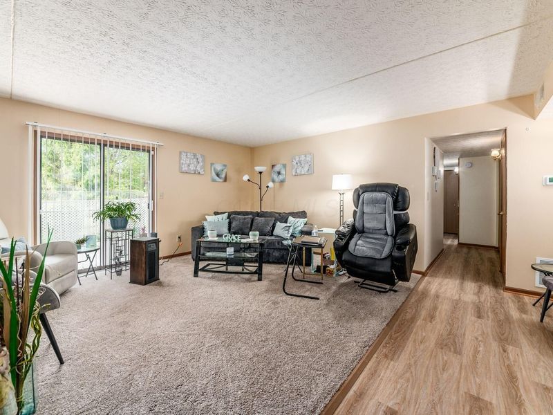 5885 Beechcroft Road , Unit 104, Columbus, OH 43229 Photo 4