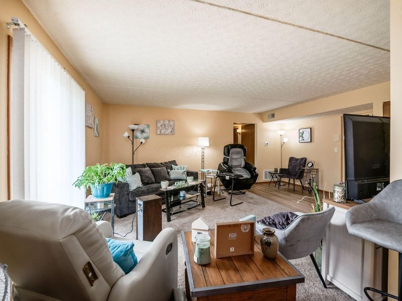 5885 Beechcroft Road , Unit 104, Columbus, OH 43229 Photo 5